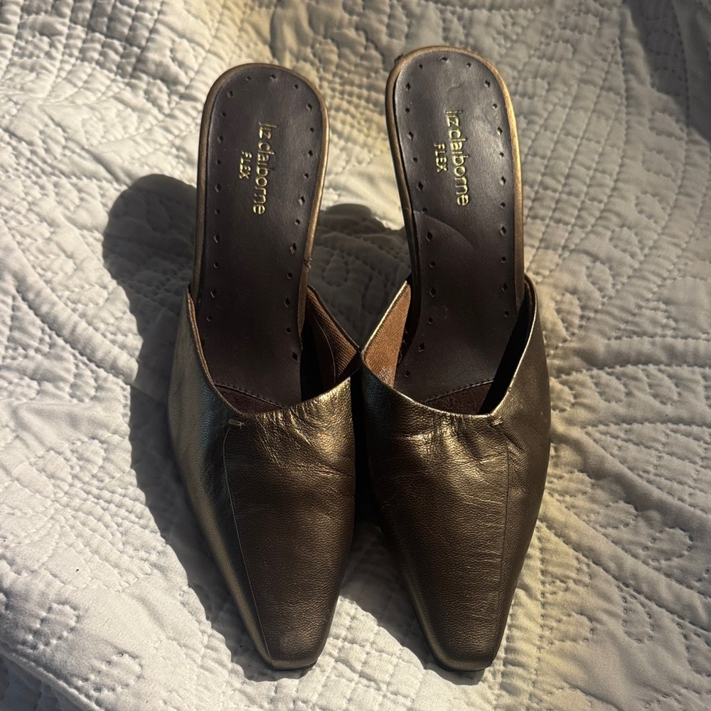 Liz Claiborne Women's Bronze (gold) Mules